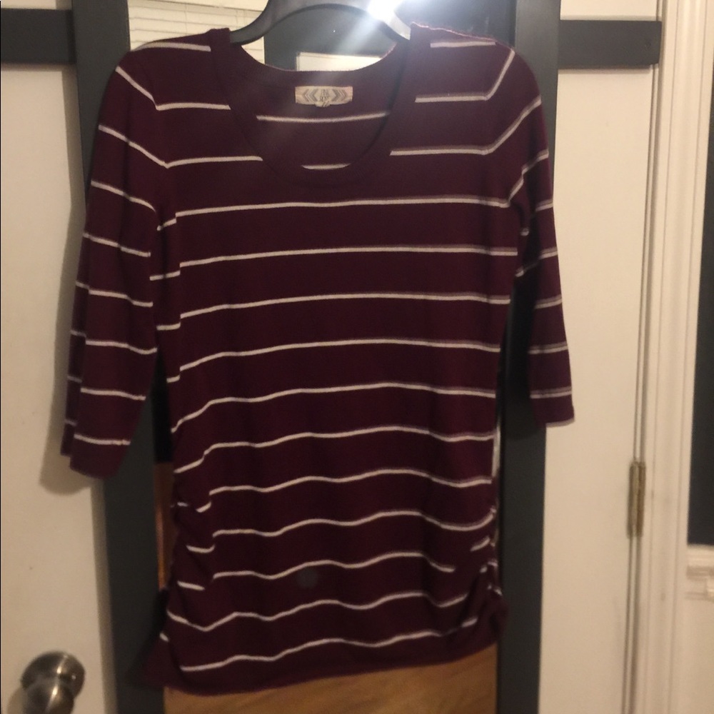 Burgundy/ Red sweater-type shirt L